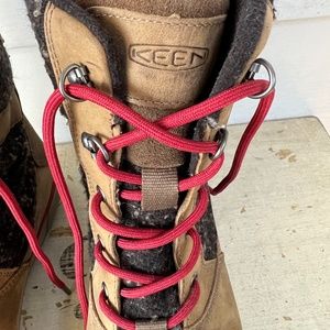 New, never worn Insulated leather Keen winter boots, size 9, rated for cold !